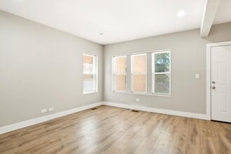 Building Photo - 5731 N Washtenaw Ave