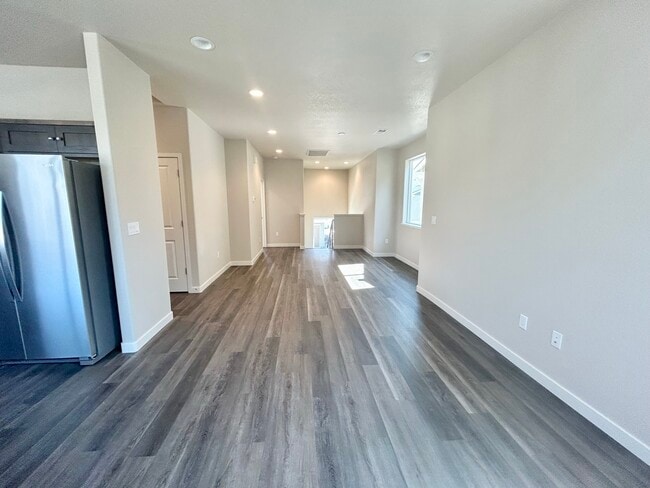 Building Photo - 916 Summer Ct