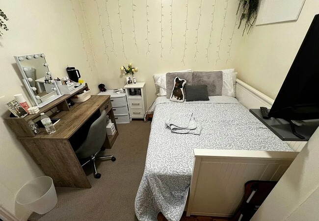 Building Photo - 1576 Tremont St