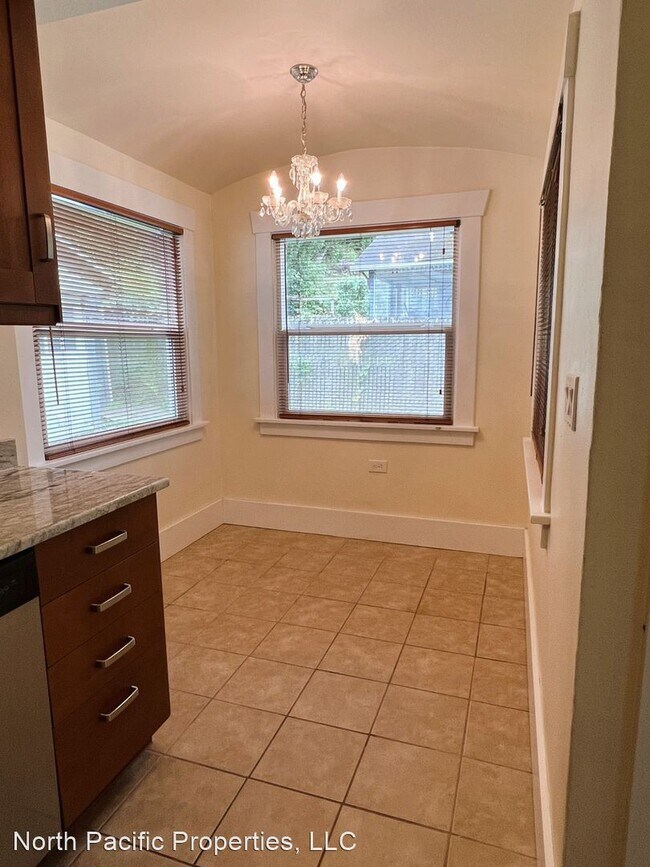 Building Photo - 2 br, 1 bath House - 3836 23rd Ave SW