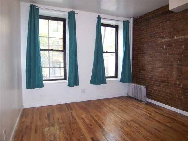 Building Photo - 43 Clinton St
