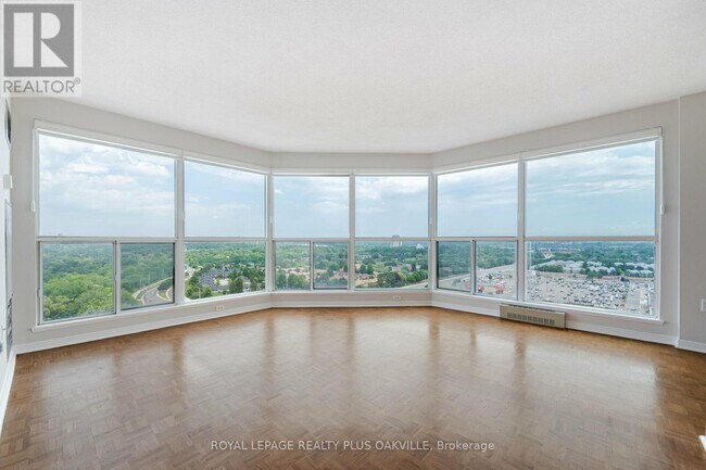 Photo du bâtiment - 2177 Burnhamthorpe Rd W