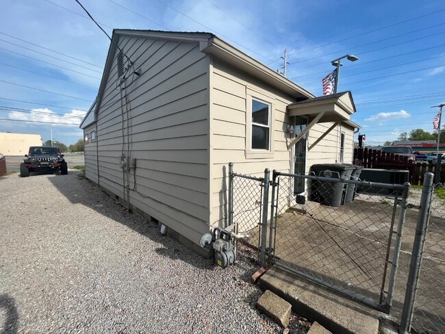 Building Photo - 1563 Vann Ave