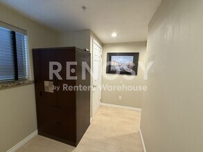 Building Photo - 6514 Phinney Ave N