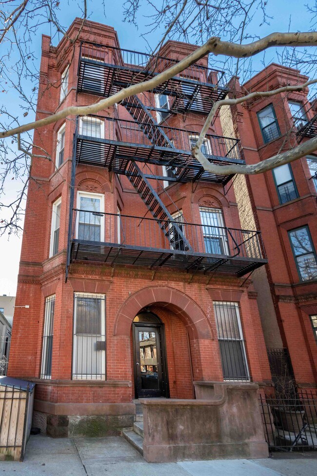 Building Photo - 252 Greene Ave