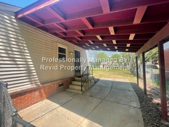 Foto del edificio - 3 Bedroom 1 Bathroom Home in East Memphis