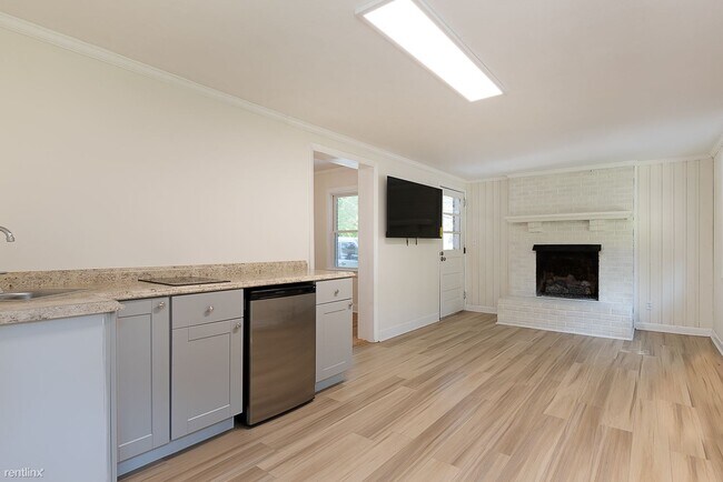 Building Photo - Studio, 1 bath House - 208 Rose Avenue Stuido