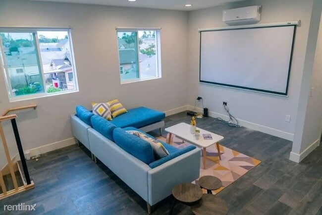 Foto del edificio - 8 br, 8 bath House - 1451 W 36th Pl