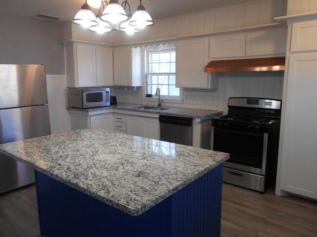 Building Photo - 2614 31st St