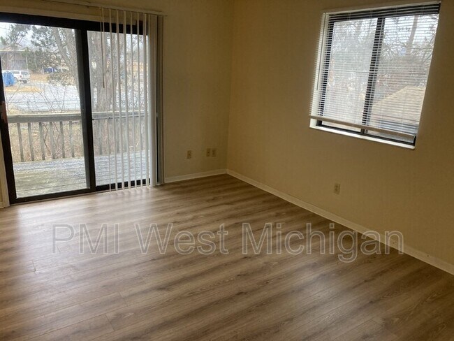 Building Photo - 6045 In the Pines Dr SE
