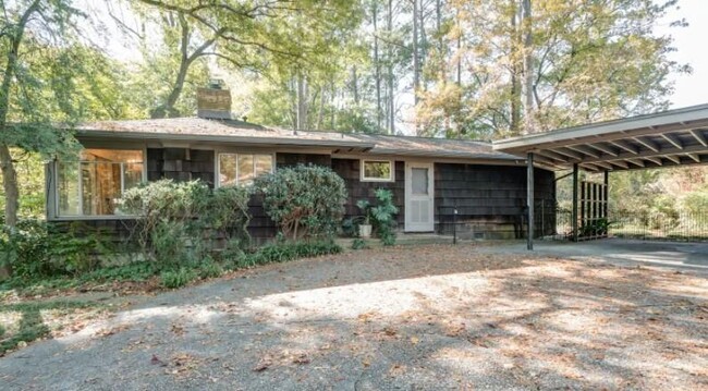 Foto del edificio - 796 Wesley Dr NW