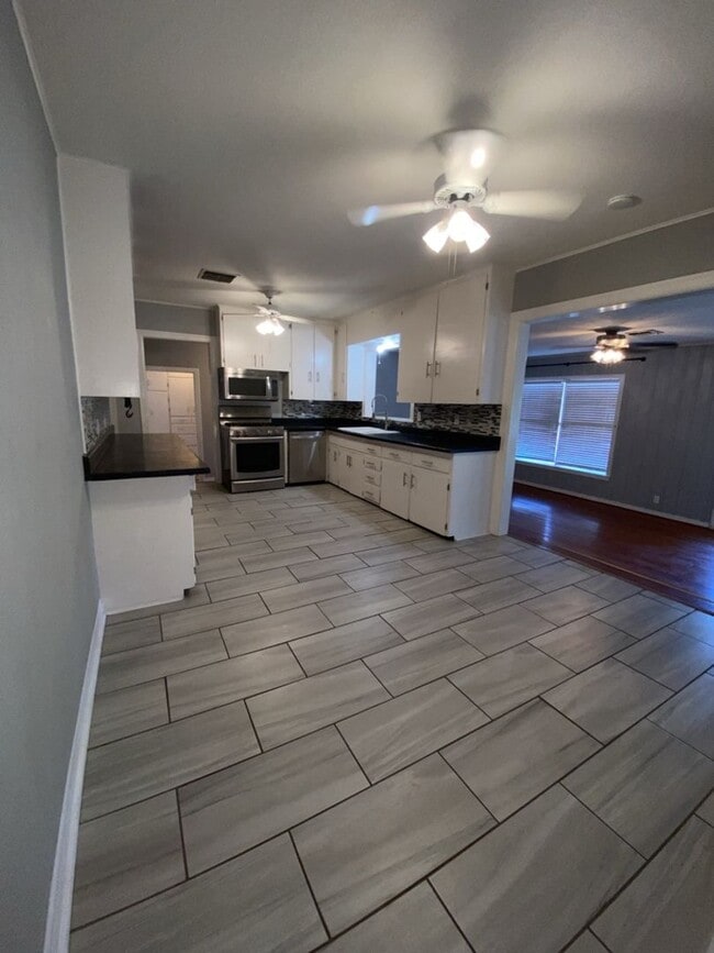 Building Photo - Spacious, Remodeled 3 bed 2 bath Santa Rita Home!