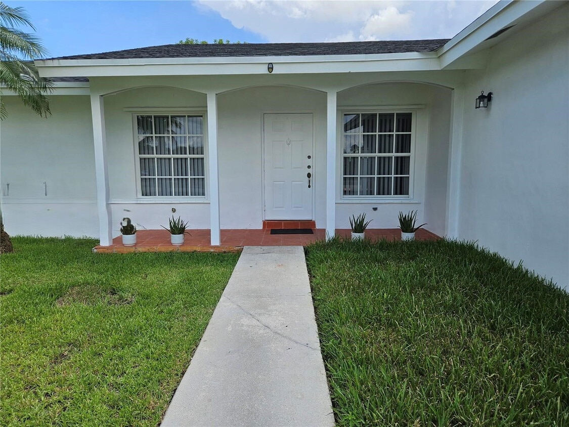 Primary Photo - Southwest 45th Terrace, Miami, FL 33175 - 5 BR 3 BA single-family home