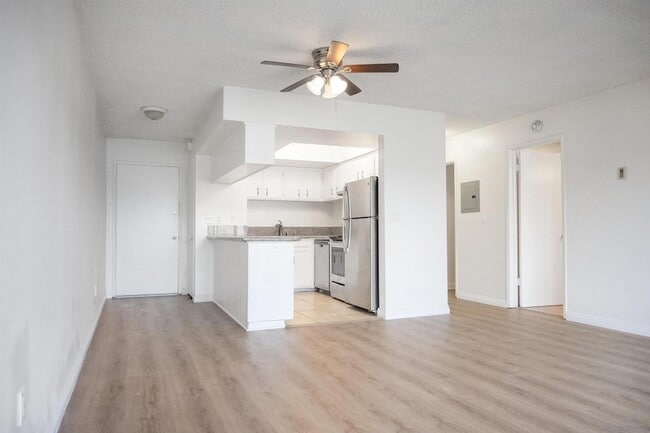 Building Photo - 7555 Linda Vista Rd