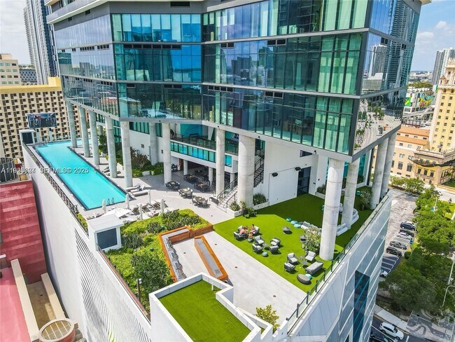 Foto del edificio - 398 NE 5th St