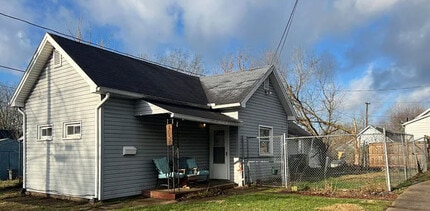 Building Photo - 1038 Middle St