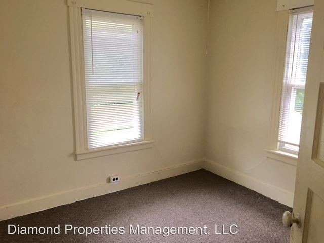 Building Photo - 6-8 Pork Hollow St