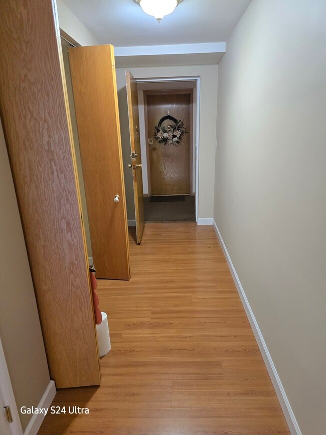 Building Photo - 401 S Grove Ave