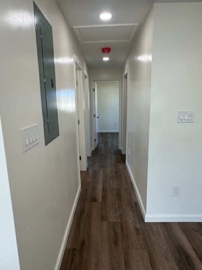 Foto del edificio - Spacious 4 Bedroom, 2 Bath, 2 Car Garage, 2 story Single-family home w/yard