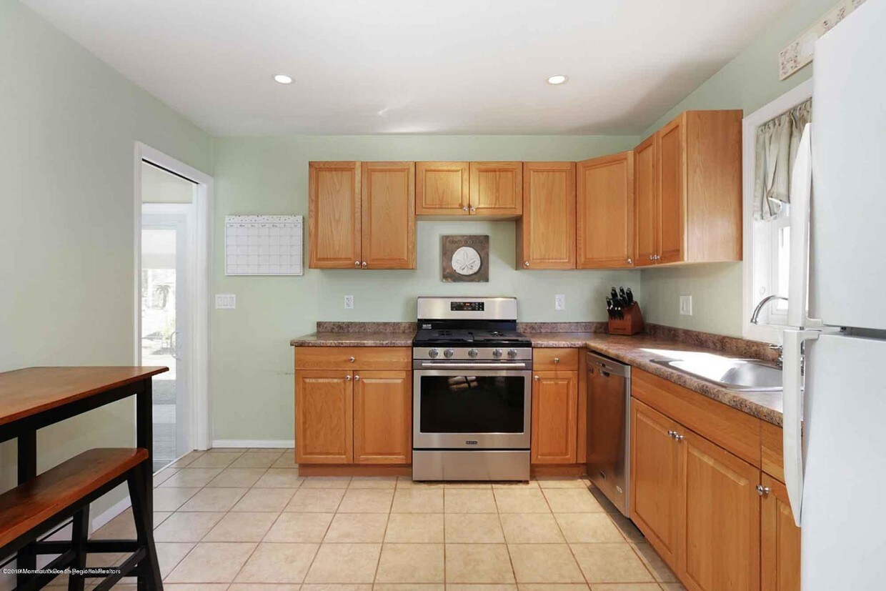 Building Photo - 501 Linden Ave