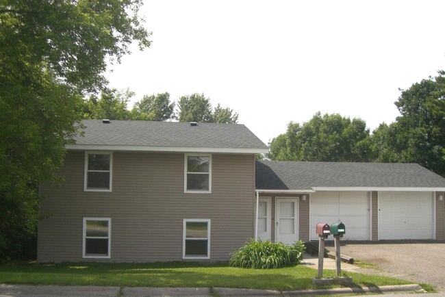 Próximamente: Unidad superior de 3 dormitorios y 1 baño en Delano - 611 Freeman Ave S