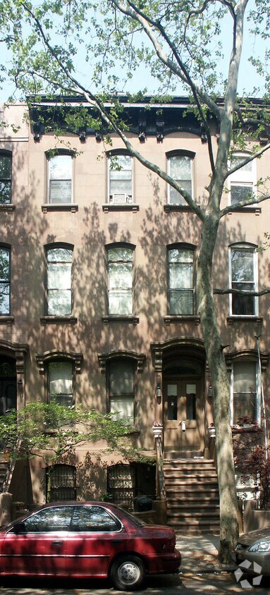 Primary Photo - 462 Henry St