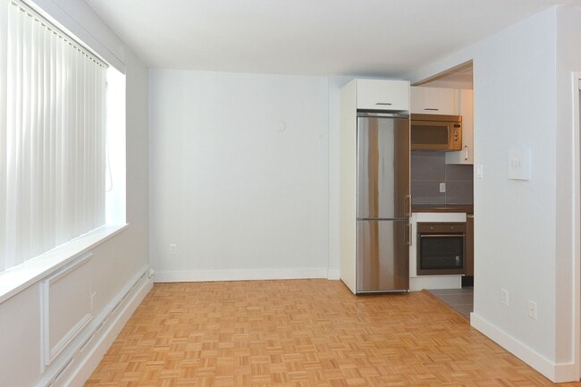 Building Photo - 263 Russell Hill Rd
