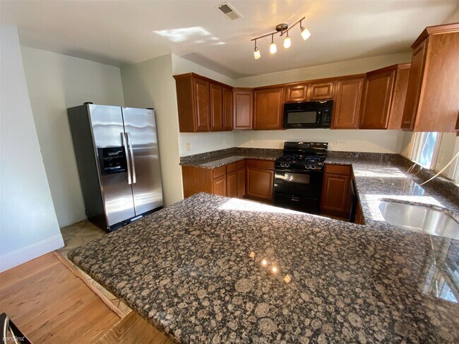Building Photo - 7 br, 3 bath House - 514 E Ann St # 1 514 ...
