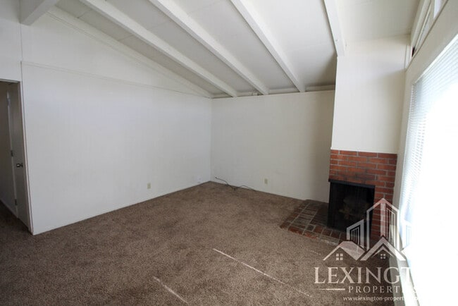 Building Photo - 3821 El Oro St