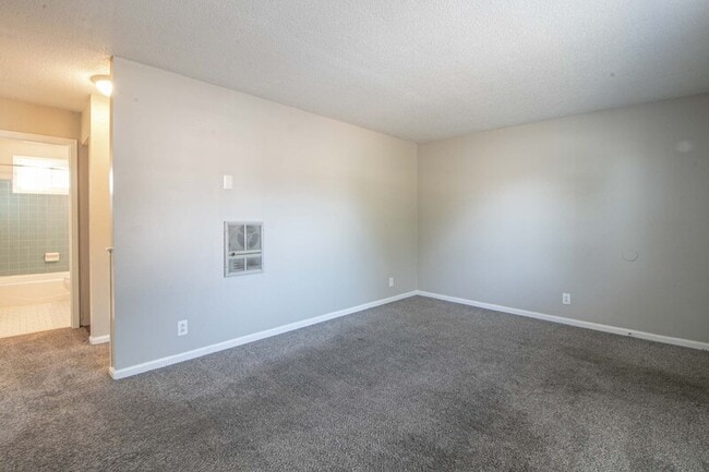 Building Photo - 811 Golf View Pl