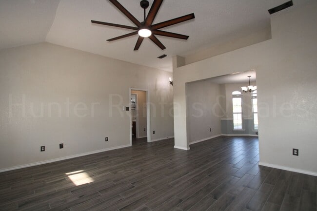 Foto del edificio - Location! Location! Location!