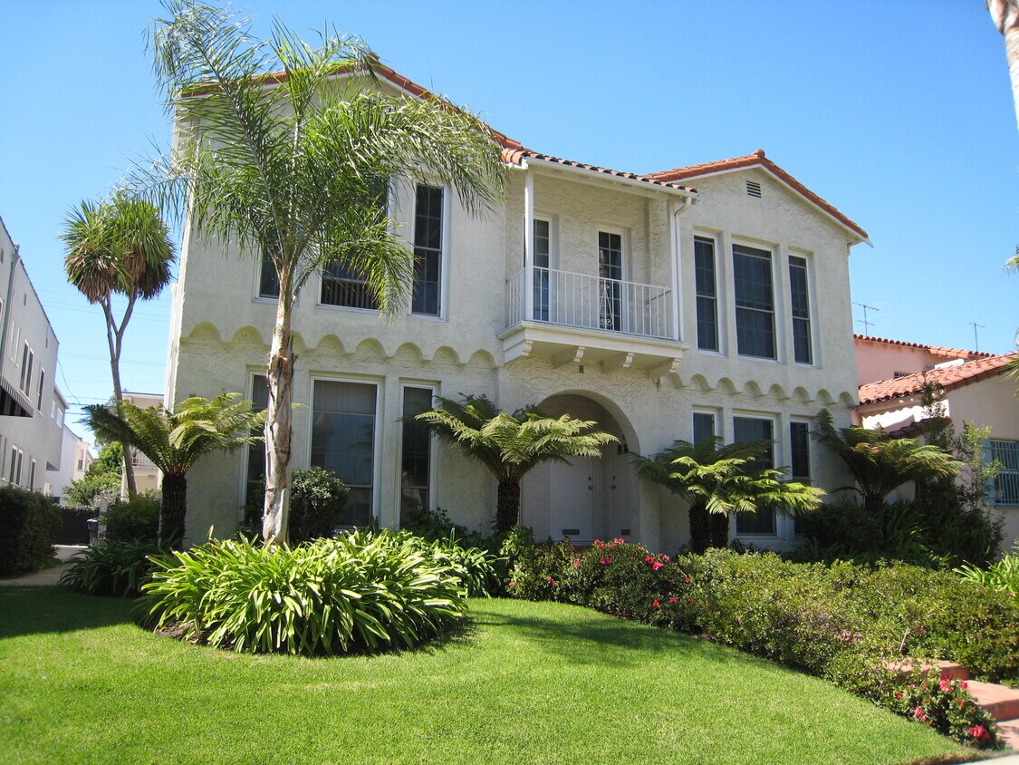 Primary Photo - 459 S Palm Dr
