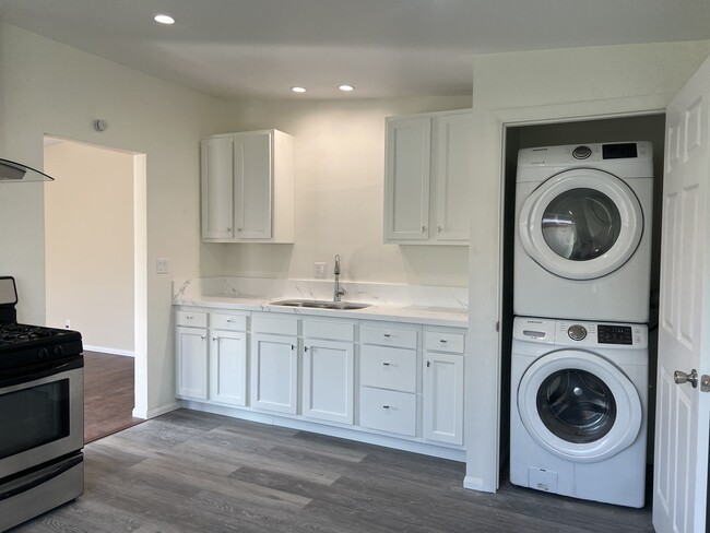 Brand new kitchen! granite counter tops, large sink - 2123 242nd St