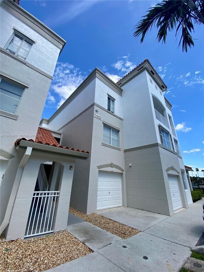 Building Photo - 11032 Legacy Dr