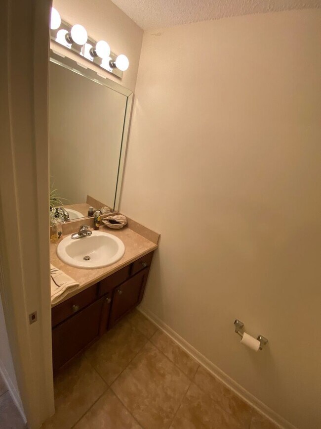 Foto del edificio - 6 Month or Longer Lease. Large 4 Bed + 4 1/2 Baths Home, w/Views of the Jacaranda Golf Course and...