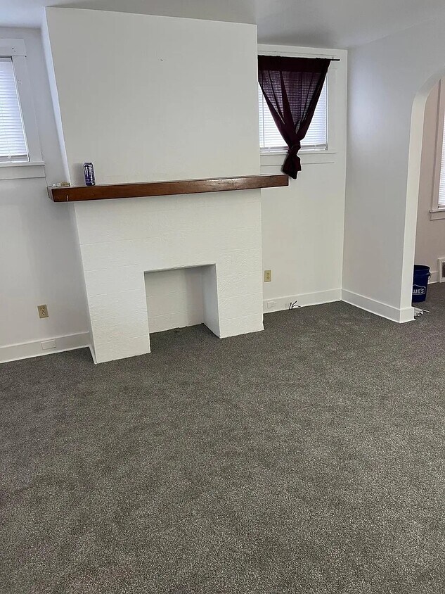 Primary Photo - 1264 Grove Rd