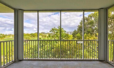 Building Photo - 2800 N Palm Aire Dr