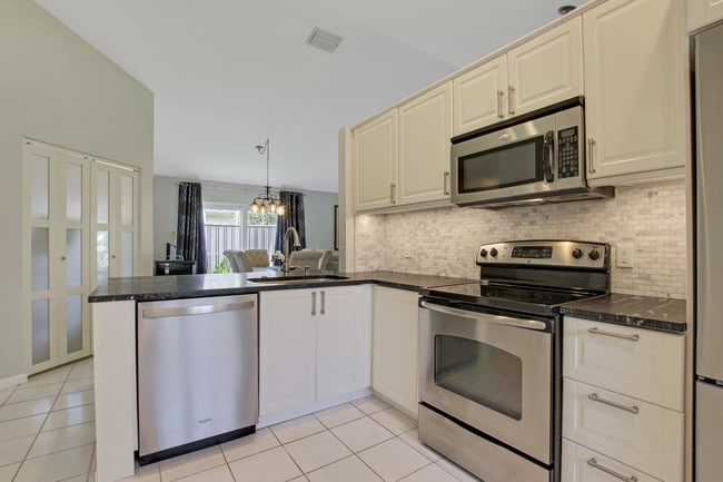 Building Photo - 18  Admirals Court