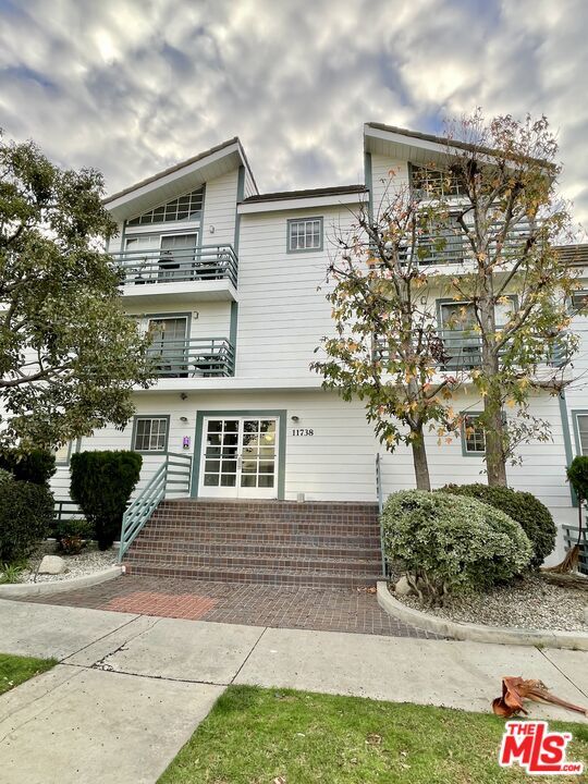 Foto del edificio - 11738 Mayfield Ave