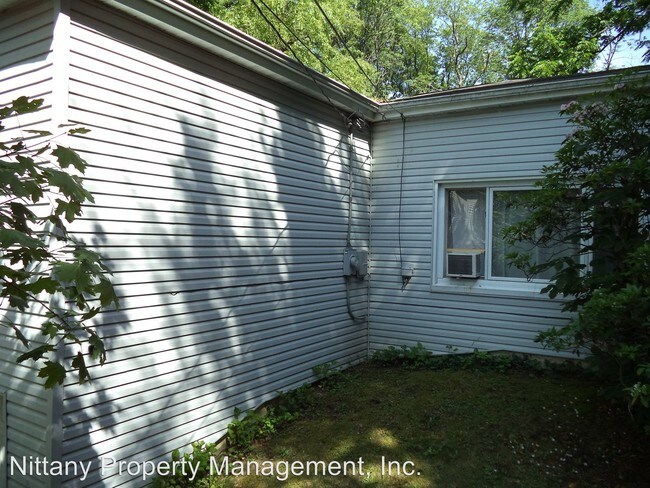 Building Photo - 2 br, 1 bath House - 294 E. Pine Grove Road