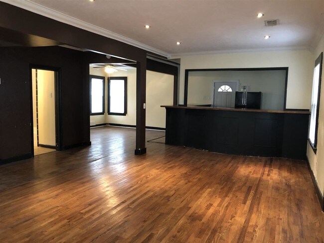 Foto del edificio - 303 Mitchell Ave