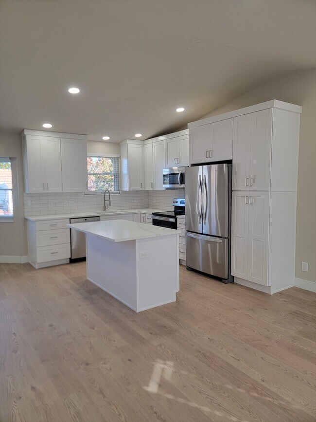 Building Photo - 4482 Volta Ave