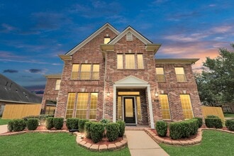 Building Photo - 527 Little River Ct