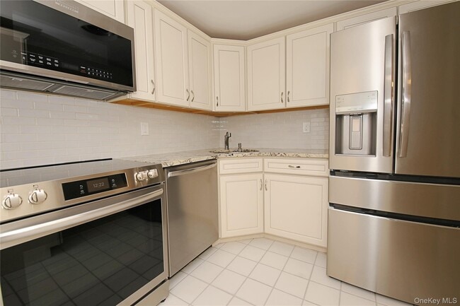 Foto del edificio - 230 W Broadway