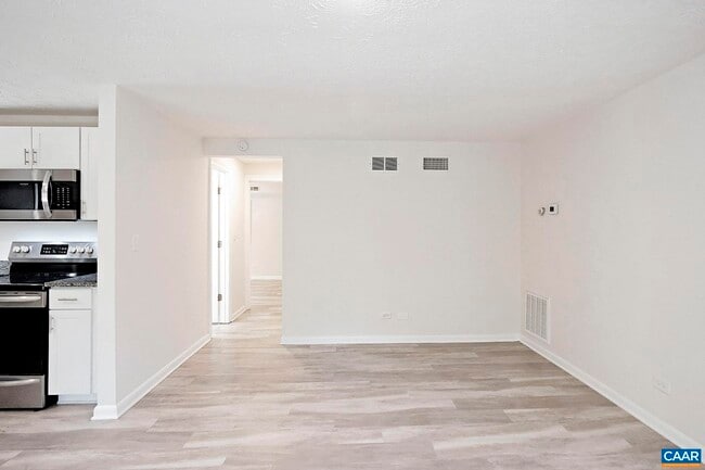 Foto del edificio - 616 ROCK CREEK Rd