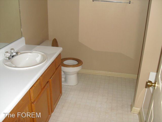 Foto del edificio - 4 br, 2.5 bath House - 4870 Lake Park Lane