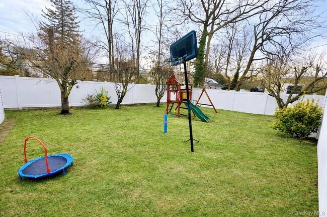 Building Photo - 2345 Lancaster Ave