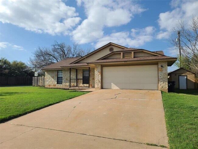 Building Photo - 904 Woodview Dr