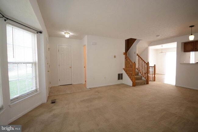 Building Photo - 526 Sugarbush Cir