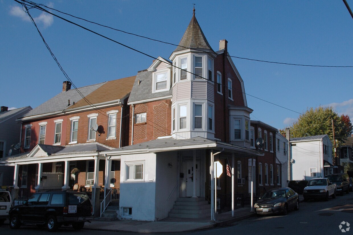 Primary Photo - 1 W 4th St